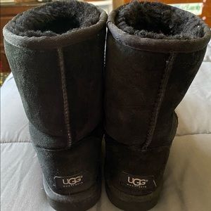 Black Short UGG’s